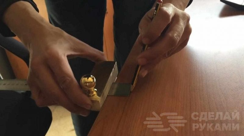 Чертёжная линейка для нанесения параллельных линий