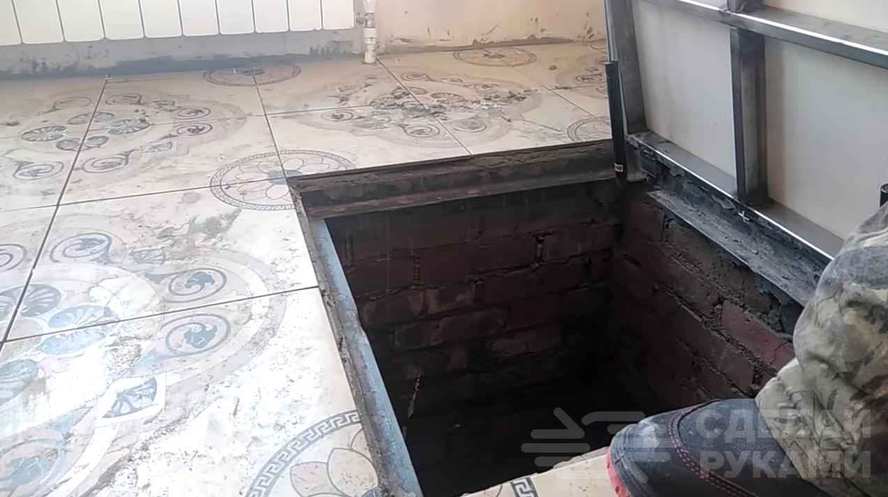 Делаем люк в полу на газопоршневых амортизаторах