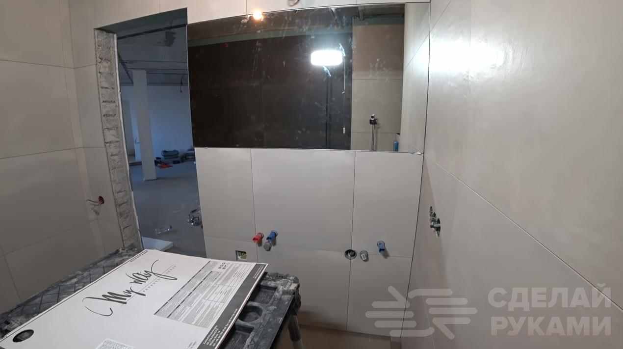 Как приклеить зеркало в одной плоскости с плиткой