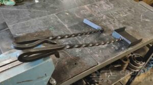 Как сделать удобную открывалку для винтовых крышек Как сделать удобную открывалку для винтовых крышек