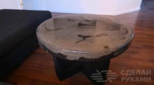 Оригинальная подставка под свечи из дерева и бетона Оригинальная подставка под свечи из дерева и бетона