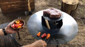 Уличная печка из металлической бочки. Это хоть и не русская печь, но для готовки — самое то Уличная печка из металлической бочки. Это хоть и не русская печь, но для готовки — самое то